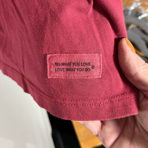 Life is Good Short Sleeve Christmas t-shirt Holiday Chillin w/My Gnomies Gnomes - Picture 4 of 6